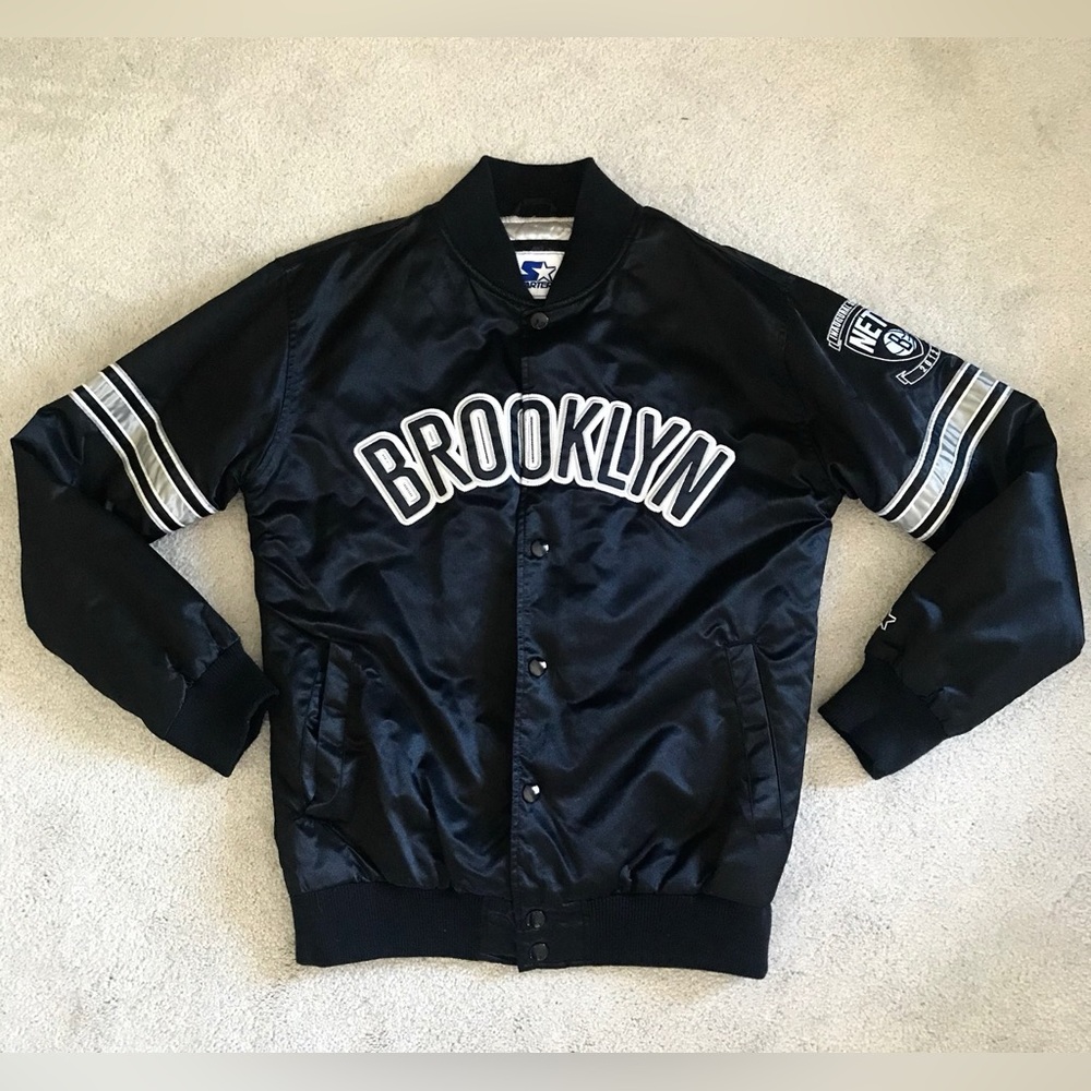 Rare Starter Brooklyn Nets Striped Satin Jacket-Black/Grey

Men’s/Unisex Size L